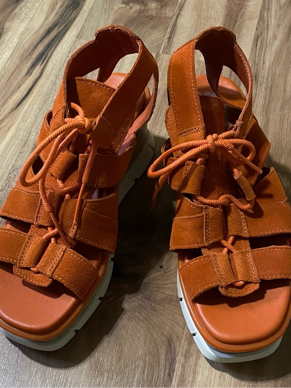 Sorel Joanie III Lace Up Wedge Sandals Orange Suede Platform Woodgrain Sz 6
